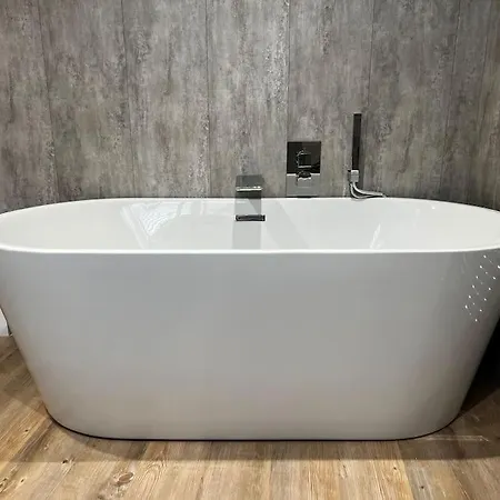 Stunning 1 Bedroom