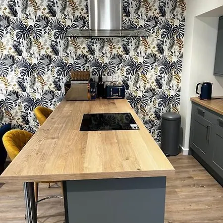 Stunning 1 Bedroom *