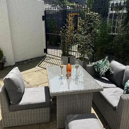 Stunning 1 Bedroom *