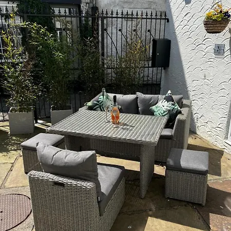 Stunning 1 Bedroom *